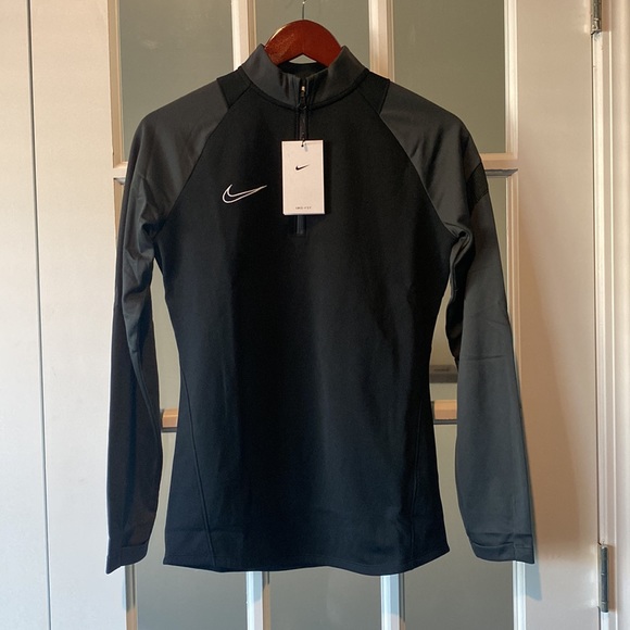 Nike Dri-Fit Pull Over - Picture 2 of 6